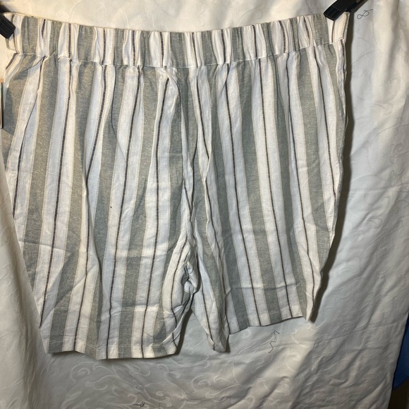 NWT Per Se Sage Green and Cream Striped Linen Drawstring Shorts - Picture 14 of 15